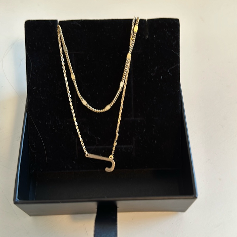 Gold necklace.